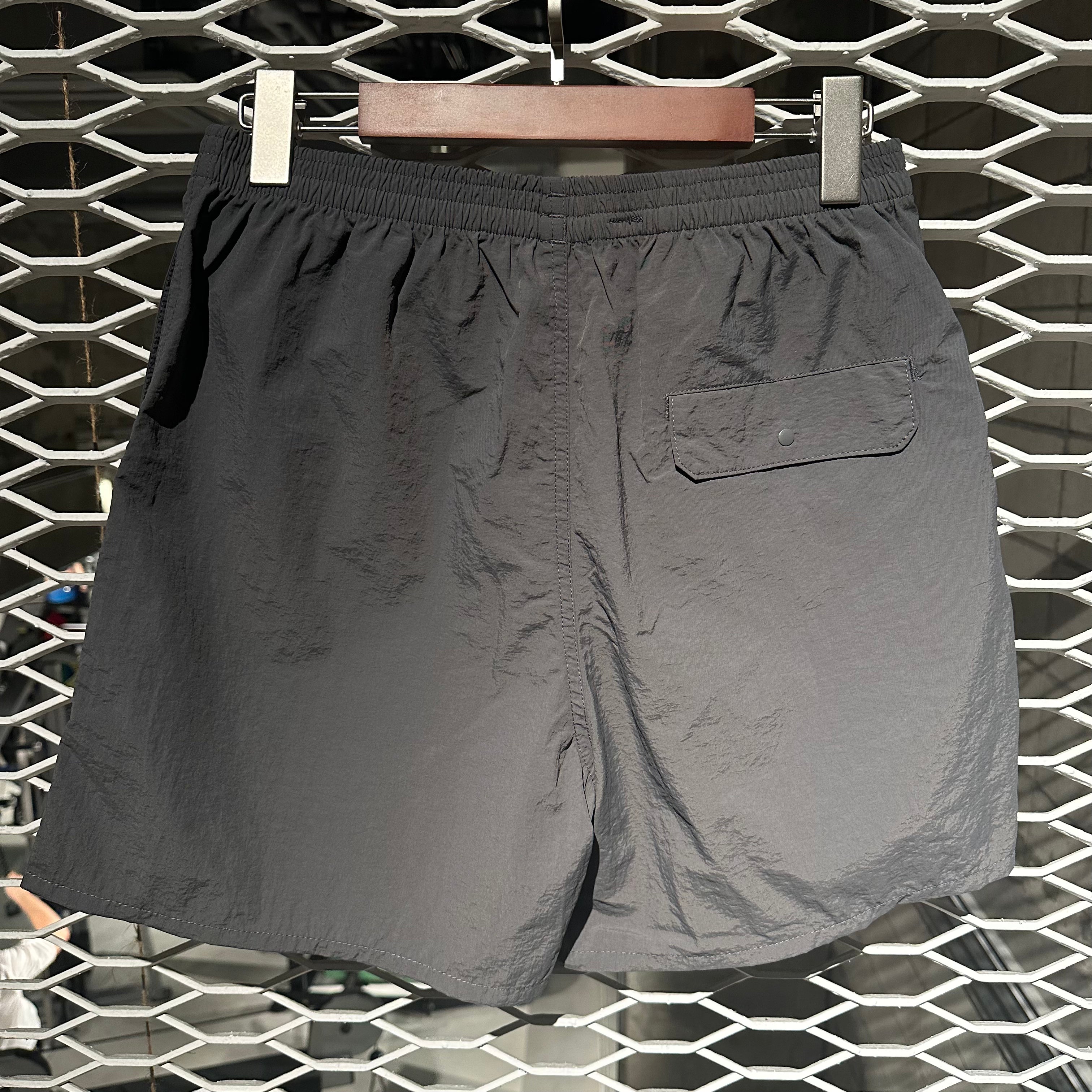 W rogo shorts gray